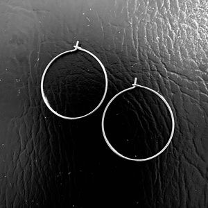 💗 Silver Wire Hoop Earrings Lightweight NEW